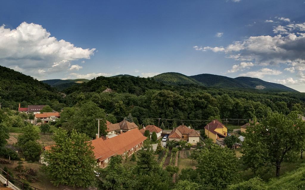 Hotel Nyitott Kapu Vendeghaz Felsőtárkány Exterior foto